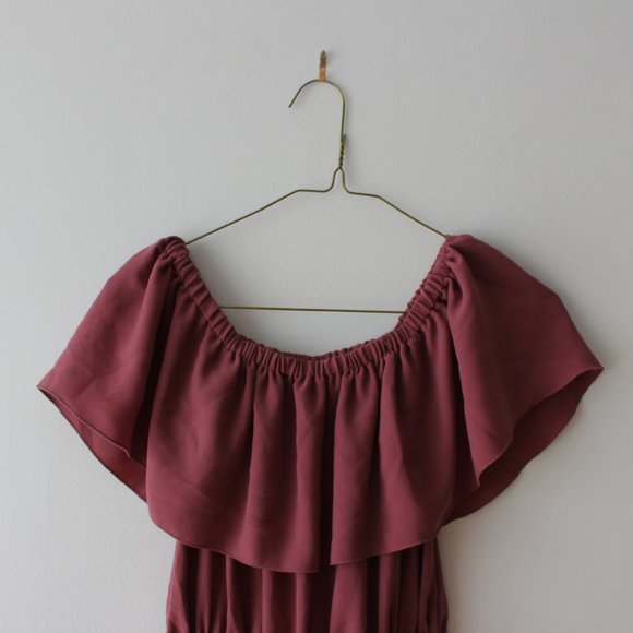 Aritzia Dresses & Skirts - Aritzia Plum Off the Shoulder Dress